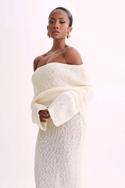 Elara - Elegant Off-Shoulder Maxi Dress